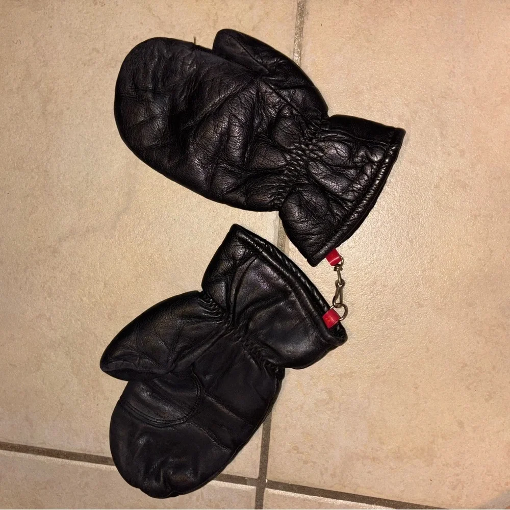 Vintage Weiss Black Leather Mittens with Red faux fur Lining